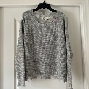 Vintage Gray Knit Sweater with Red Star Detail